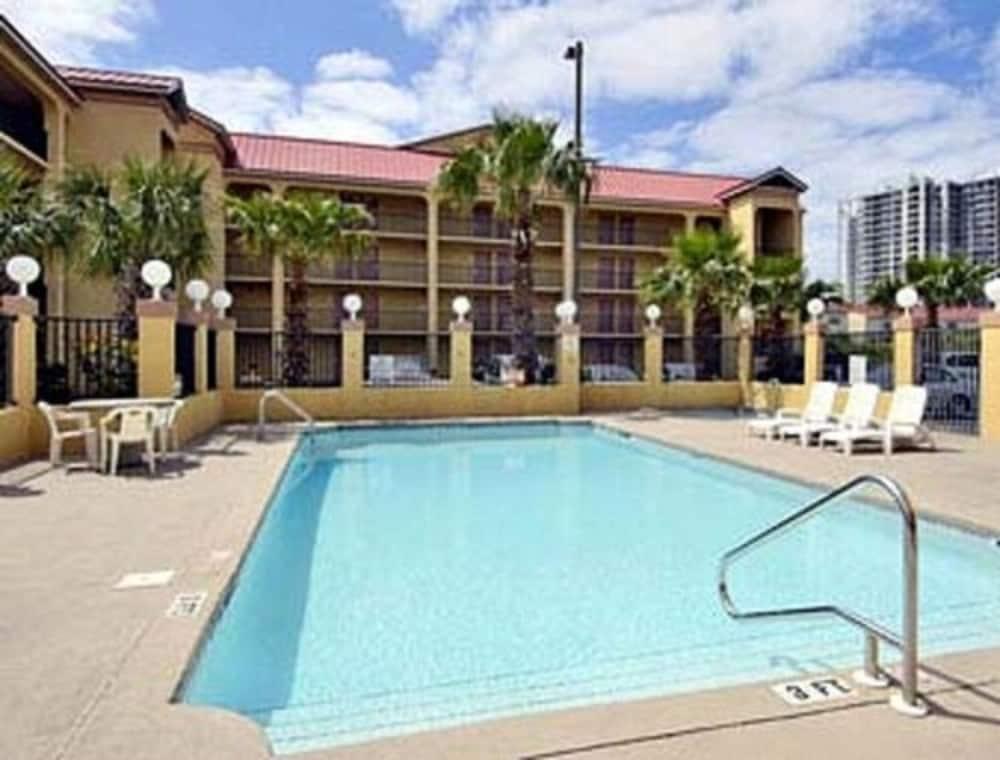 Quality Inn & Suites Miramar Beach Eksteriør bilde